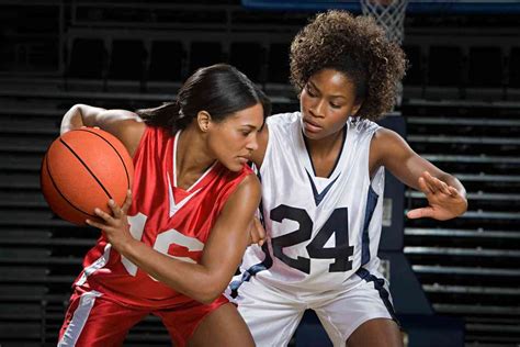 how long are women's college basketball quarters: Exploring the Rhythm and Dynamics of Collegiate Hoops Alongside Gender Parity Discussions